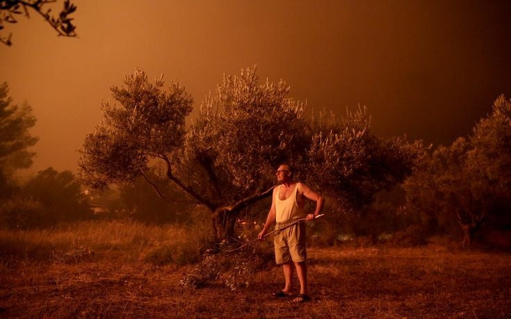 Κάτοικοι Βαρνάβα: Με κουβάδες στα χέρια προσπαθούμε να σώσουμε τα σπίτια μας – Bίντεο